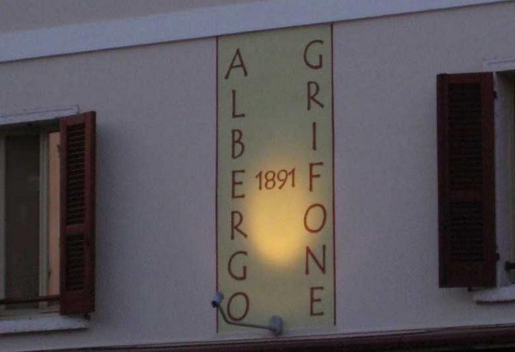 Albergo Grifone 1891 佩斯基耶拉德加达 外观 照片